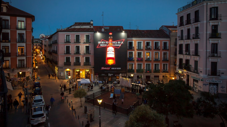 Budweiser. EXT 3. Un rey no se crea de la noche a la mañana. Mayo 2021