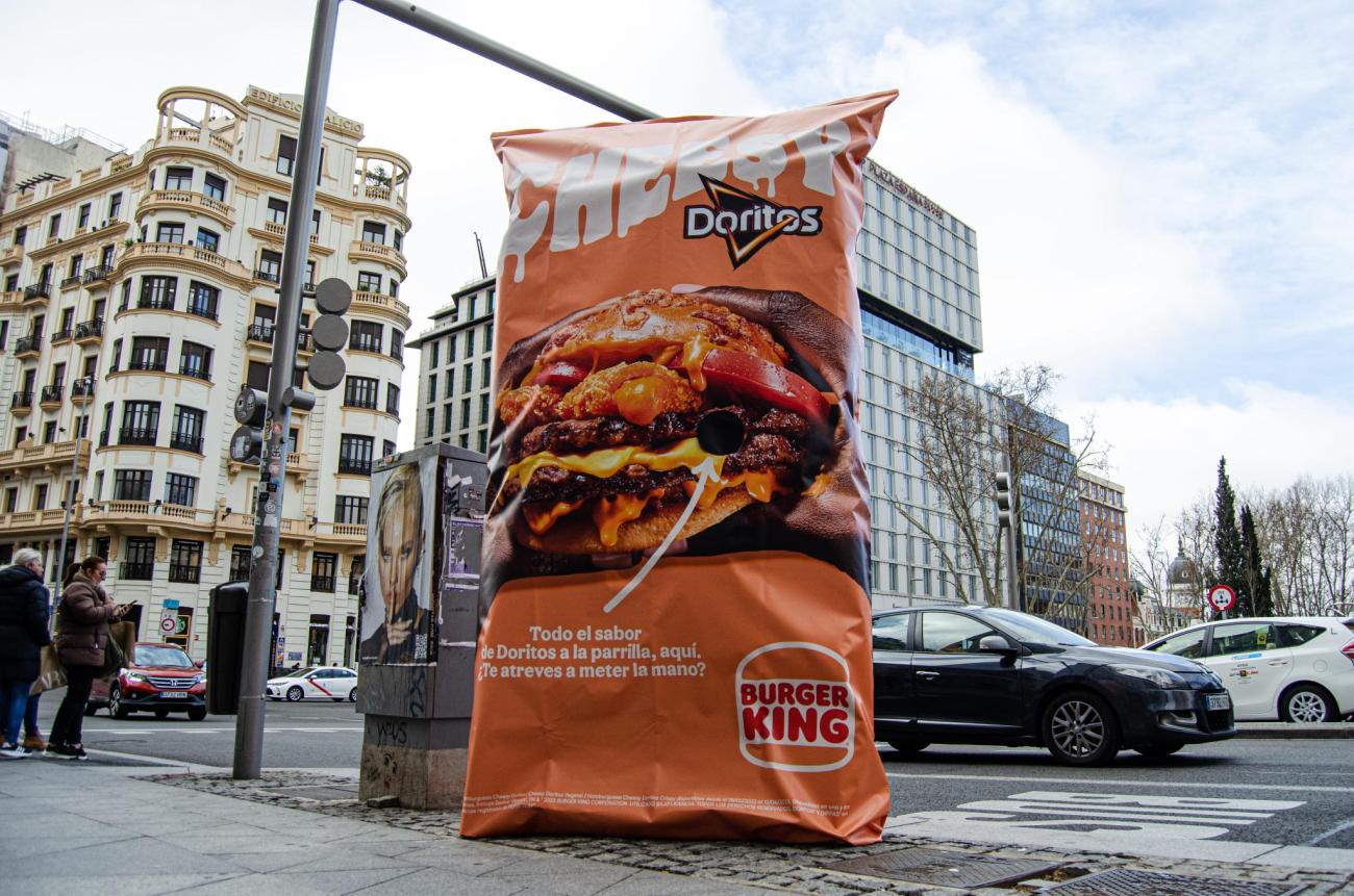 Burger King Cheesy Doritos Exterior Marzo 2023 2