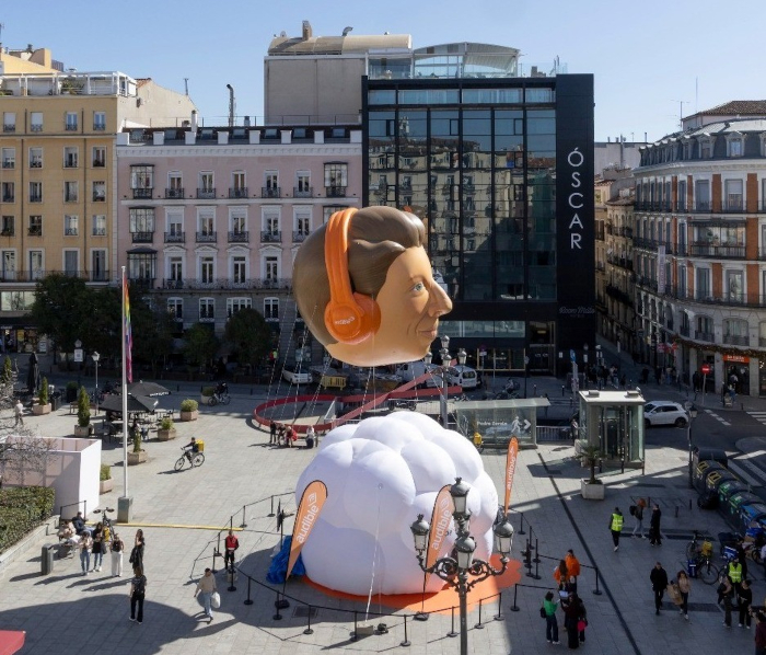 Audible. Exterior. Si tu cabeza necesita vacaciones, mándala a Audible. Febrero 2026