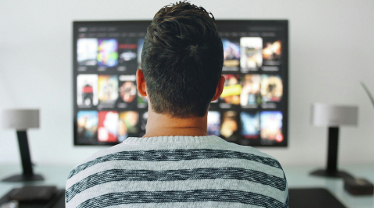 Los internautas consumen una media de casi 5 horas diarias de televisión
