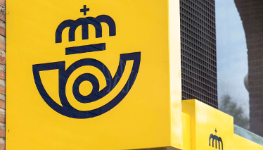 Correos lanza su nueva imagen con la colaboración de seis agencias