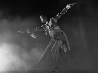 Apple vuelve a rodar con el IPhone… y con FKA Twigs