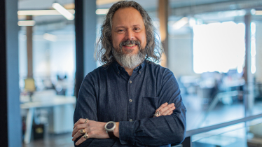 Edu Pou ficha como director creativo ejecutivo por We Are Social Sidney