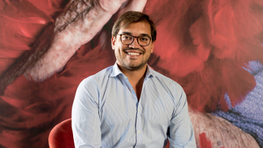 Sra. Rushmore ficha a un responsable de estrategia digital