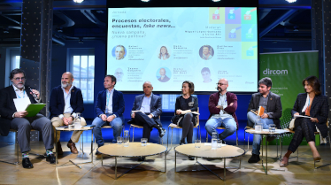 Dircom reúne a políticos y analistas para debatir sobre la campaña política