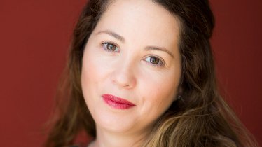Nueva directora de cuentas en la agencia Torres y Carrera