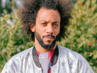 Marcelo, Budweiser y una chaqueta hecha en India