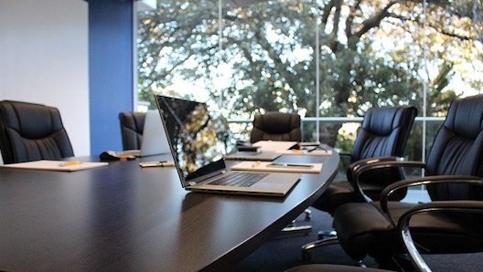 Los ingresos del sector del marketing digital caen, pero las ventas online crecen