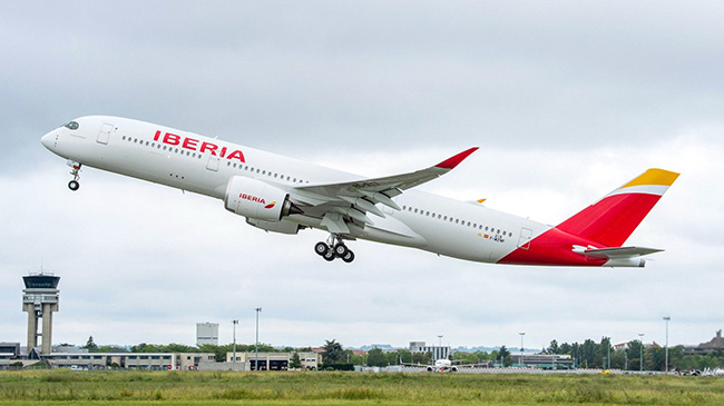 IAG, compañía propietaria de Iberia y Vueling, revisa su publicidad mundial