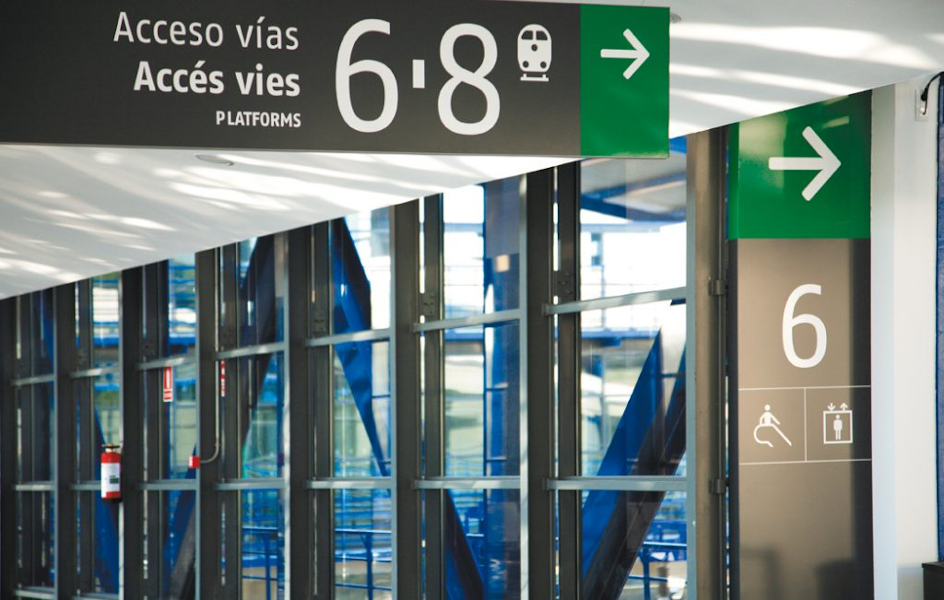 Global se hace con la gestión publicitaria de estaciones de tren de Adif