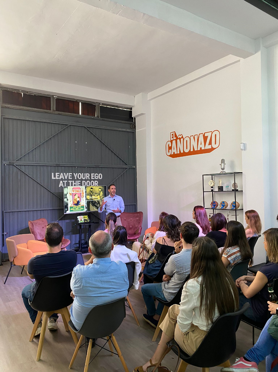 Un momento de la charla Un momento de la charla