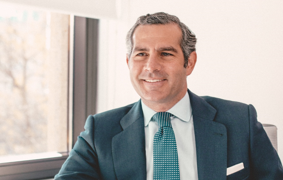 Gonzalo Brujó releva a Charles Trevail como CEO global de Interbrand