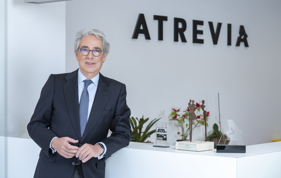 Antonio Fernández-Galiano ficha por Atrevia