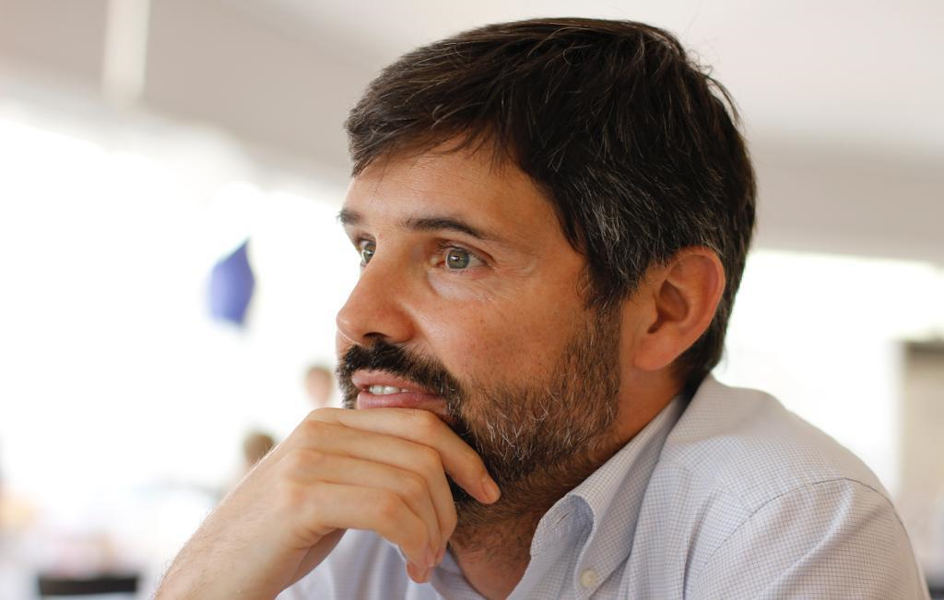 Santander prosigue con su apuesta por nuevos perfiles y ficha a Carlos Álvarez