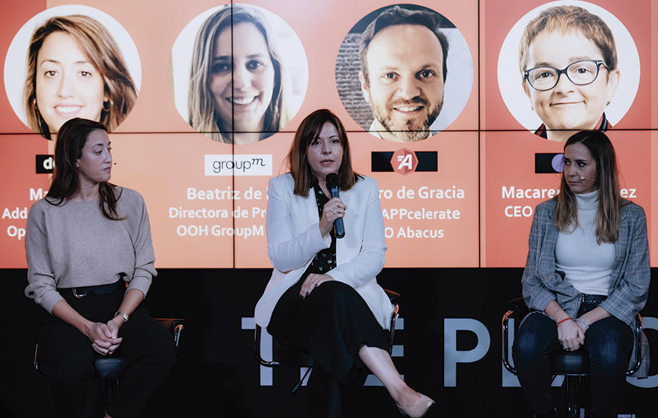 Ana García Blanco, de Ikea, acompañada de Marta López (Dentsu) y Beatriz de Paz (GroupM). Ana García Blanco, de Ikea, acompañada de Marta López (Dentsu) y Beatriz de Paz (GroupM).