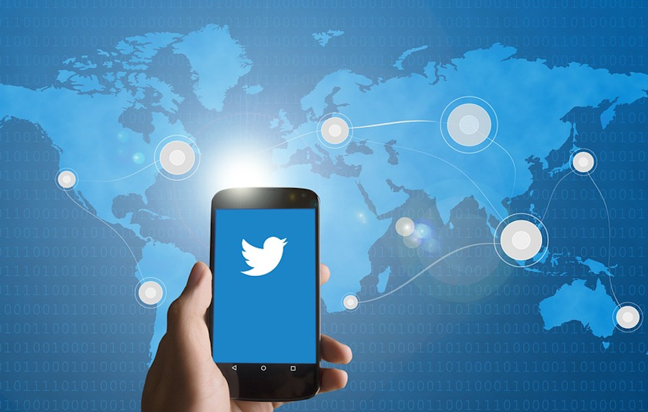 Los ingresos publicitarios de Twitter se reducen a la mitad