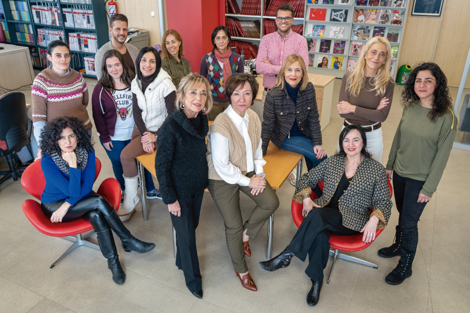 y El equipo de Publicaciones Profesionales, liderado por Esther Valdivia, casi al completo y El equipo de Publicaciones Profesionales, liderado por Esther Valdivia, casi al completo