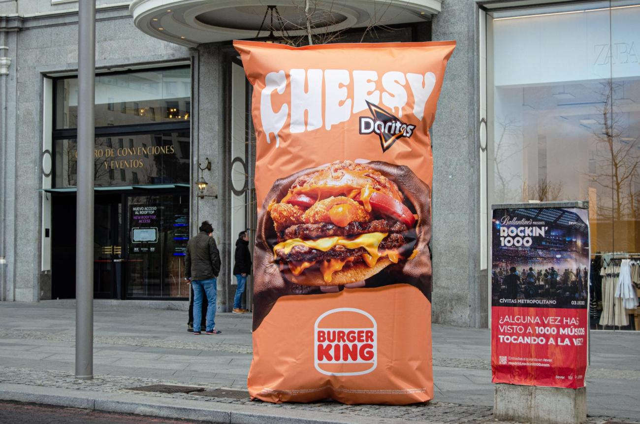 Burger King Cheesy Doritos Exterior Marzo 2023