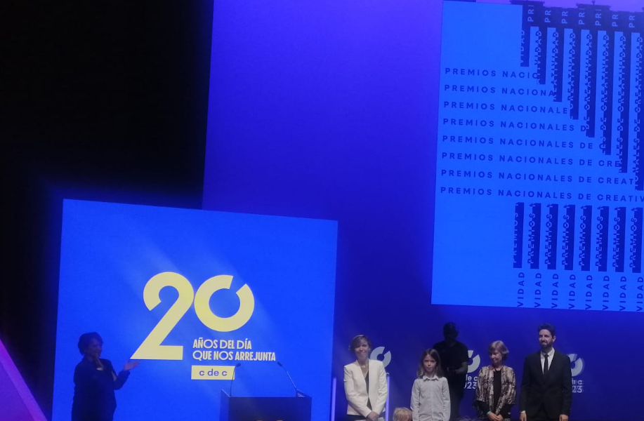 Concha Wert entrega el CdeC de Honor a la familia de Miguel Ángel Furones Concha Wert entrega el CdeC de Honor a la familia de Miguel Ángel Furones