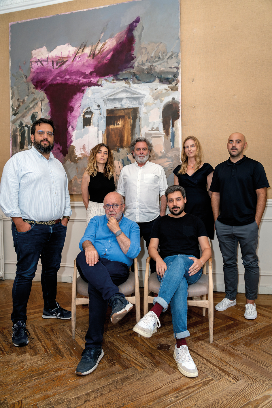De pie, de izquierda a derecha, Abelardo Bethencourt, Gema Arias, Manu Cavanilles, Cynthia Abad y Adrián Mediavilla. Sentados, Ángel Riesgo, a la izquierda, y Daniel Kolb. De pie, de izquierda a derecha, Abelardo Bethencourt, Gema Arias, Manu Cavanilles, Cynthia Abad y Adrián Mediavilla. Sentados, Ángel Riesgo, a la izquierda, y Daniel Kolb.