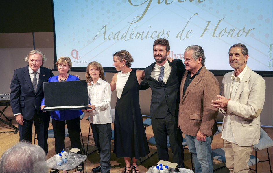 La Academia homenajea a Miguel Ángel Furones