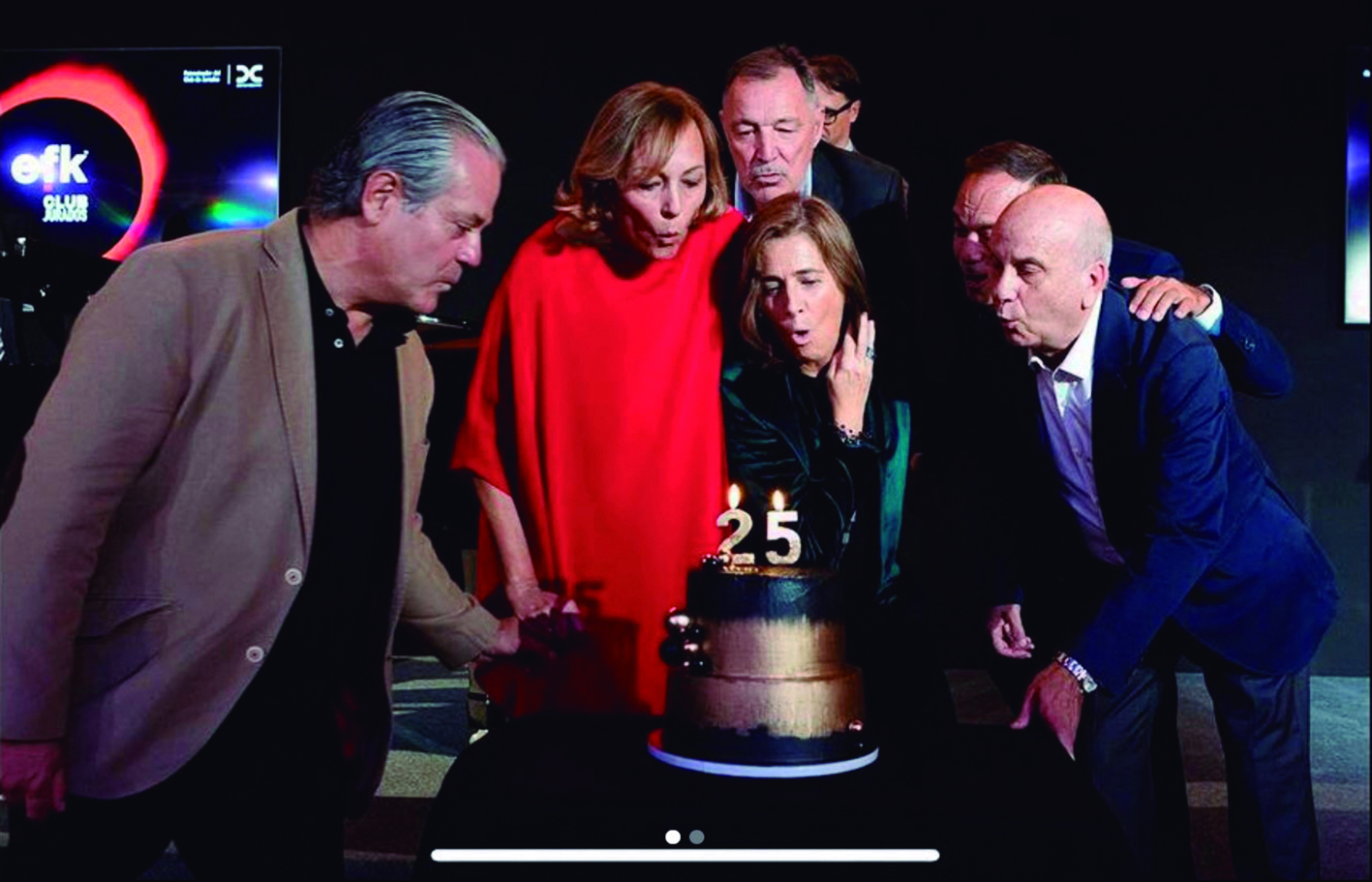 Instantánea tomada durante la entrega de los Premios del Club de los Jurados, en la que se celebraron los 25 años de los Premios Eficacia. Instantánea tomada durante la entrega de los Premios del Club de los Jurados, en la que se celebraron los 25 años de los Premios Eficacia.