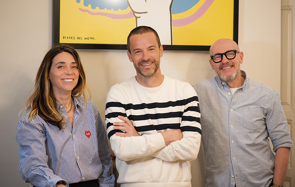 De izquierda a derecha: Gema Arias, Nacho Tovar e Iñaki Bendito, directores generales de estrategia de marca, estrategia creativa y creatividad, respectivamente 