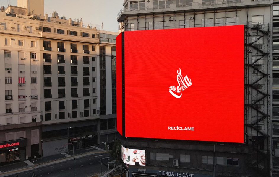 Coca-Cola estruja su logo