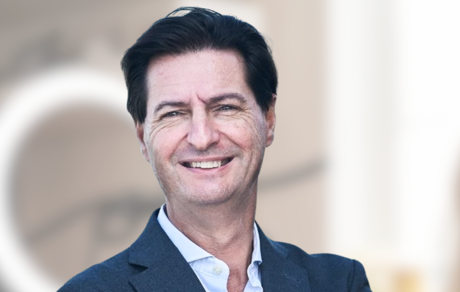 Luis Esteban, al frente del lanzamiento de Outlandish en España