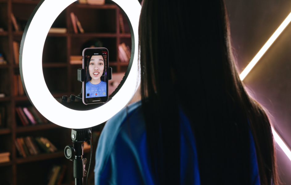 Un estudio de IAB Spain muestra el gran crecimiento en el negocio del marketing de 'influencers'