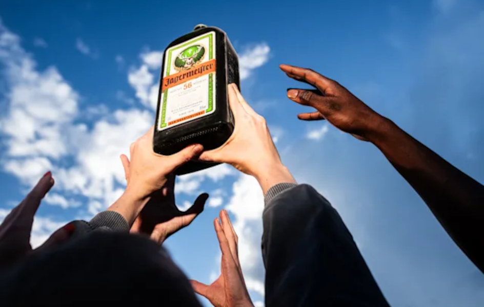 Está Pasando empieza a trabajar para Jägermeister