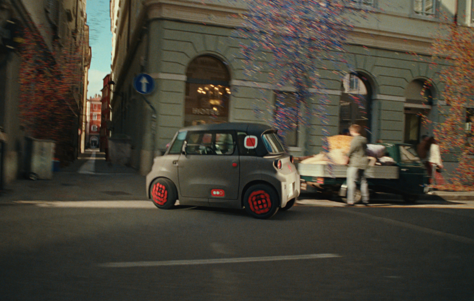 Confeti, color y caos controlado: la propuesta de Citroën para comunicar el nuevo Ami