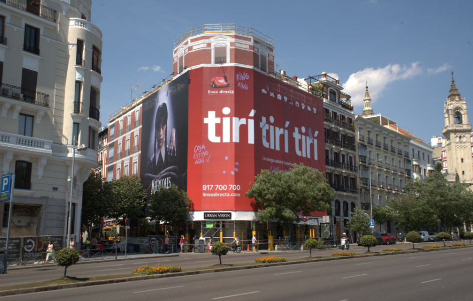 LONA EXTERIOR LINEA DIRECTA ASEGURADORA MIERCOLES JULIO 2025