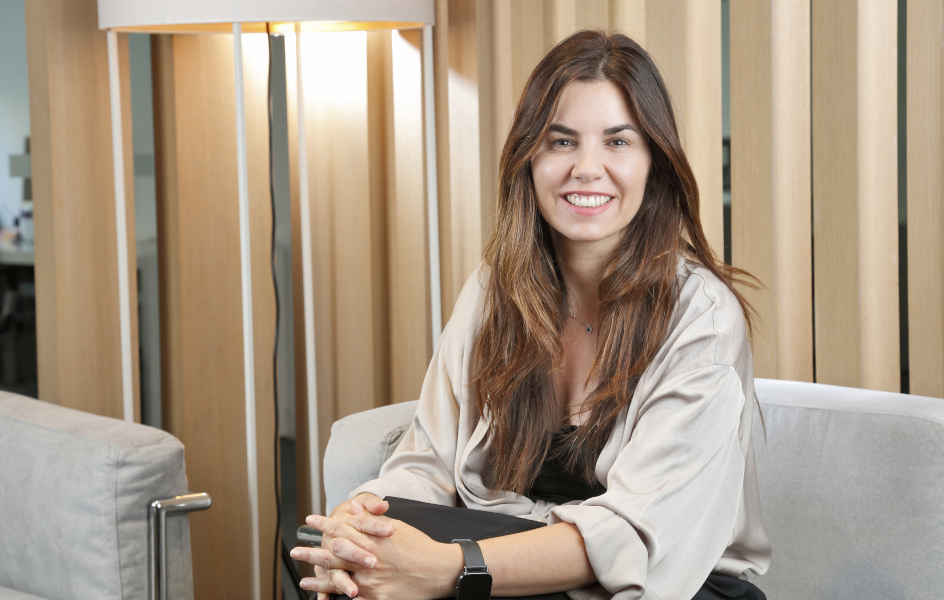 LLYC promociona a Anne Corcuera