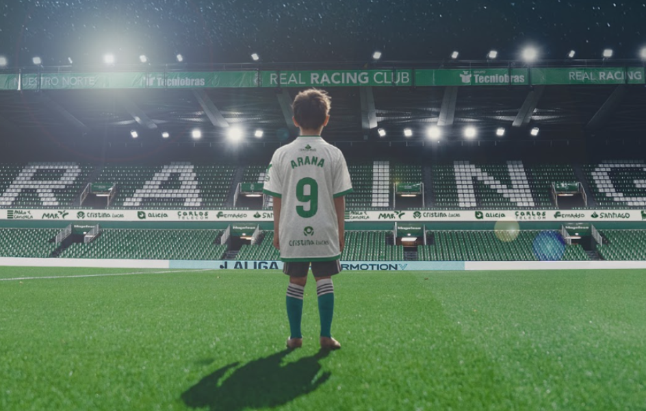 Los patrocinadores del Racing de Santander quitan sus logos de la camiseta