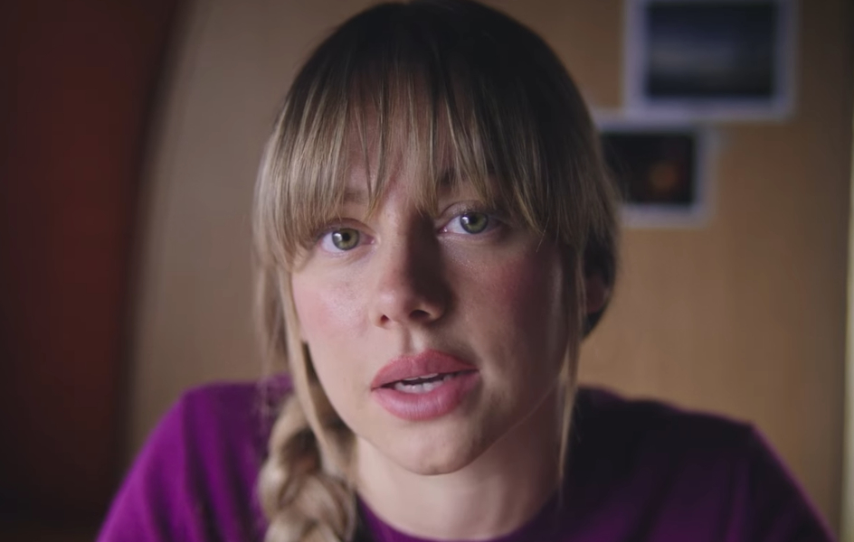 Ester Expósito conciencia sobre la violencia vicaria en esta nueva campaña