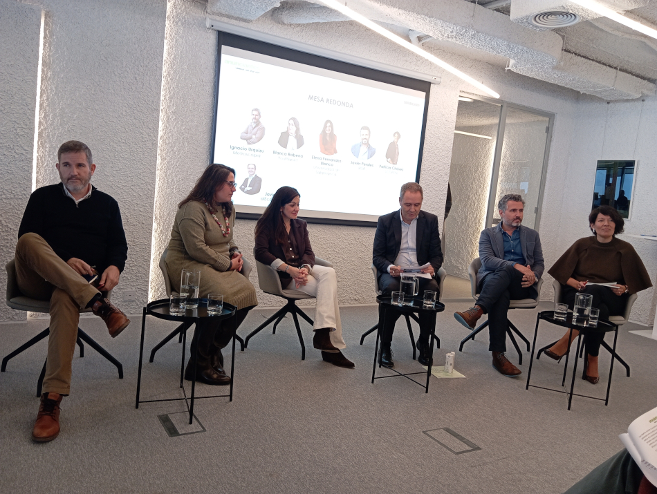 Un momento de la mesa redonda con la que terminó el acto de presentación del Observatorio de la Publicidad Un momento de la mesa redonda con la que terminó el acto de presentación del Observatorio de la Publicidad