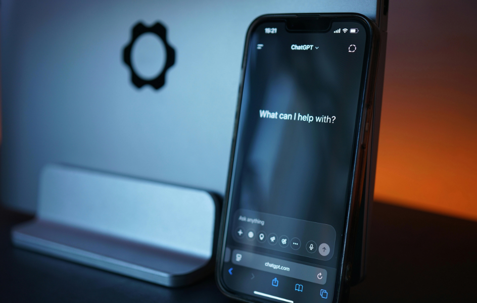 De experimento a revolución: así han sido los primeros tres años de ChatGPT