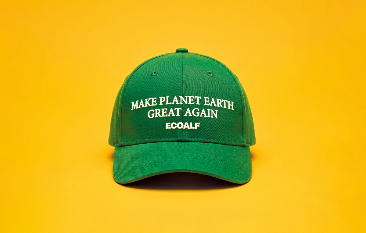 Ecoalf, con Sioux&Cyranos, transforman el 'MAGA' de Trump para concienciar sobre la necesidad cuidar el planeta