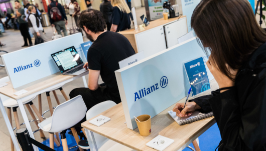 Allianz transforma la estación de Sevilla-Santa Justa en una oficina para los profesionales que viajan