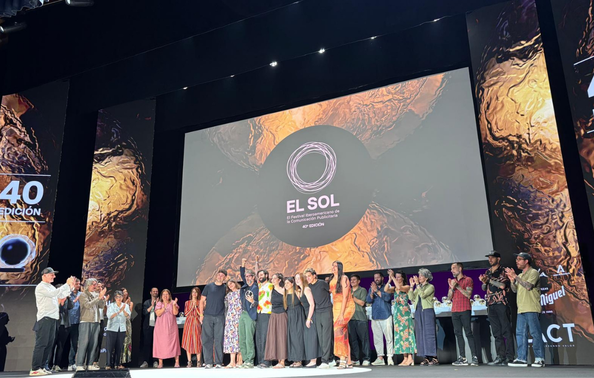 Lola se hace con el platino en El Sol con ‘Tiny Coffee Shops’ para De’Longhi