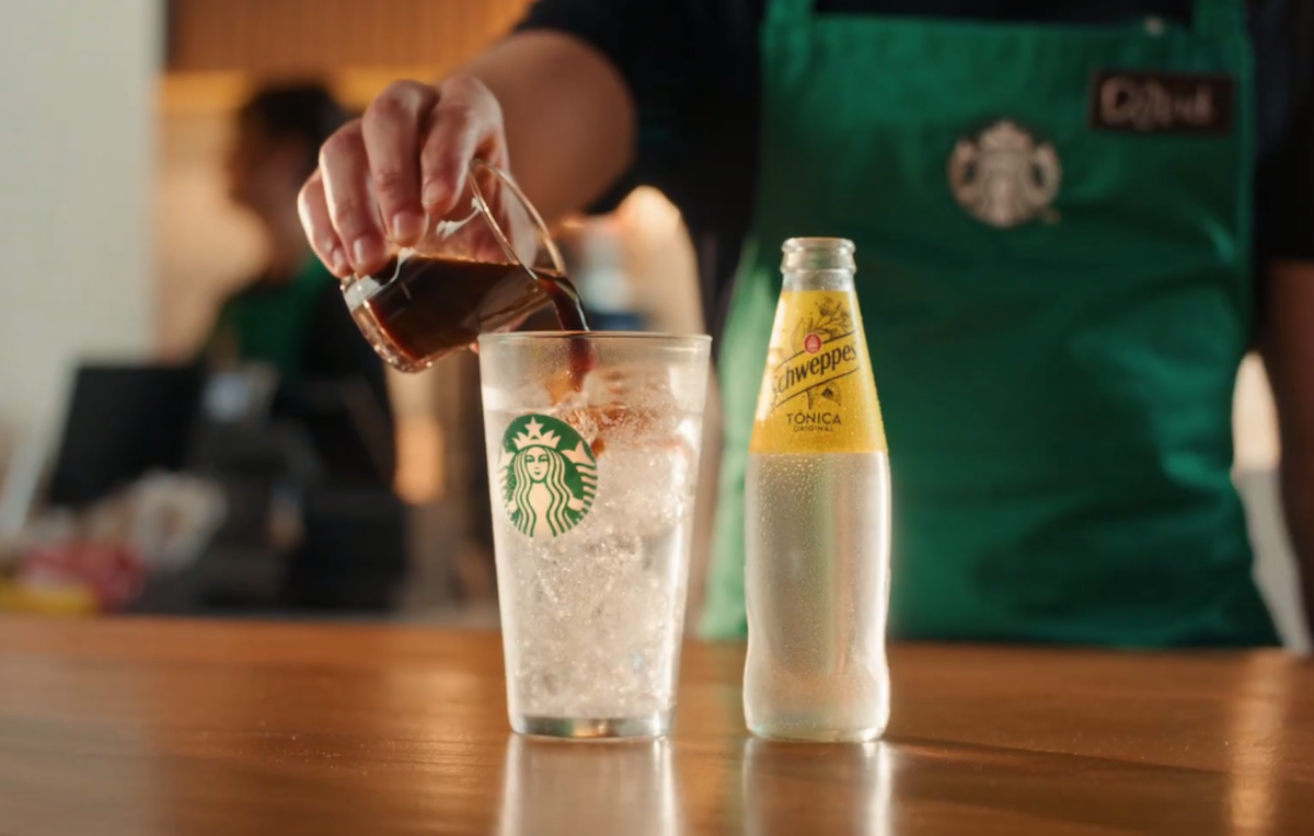 Starbucks y Schweppes
