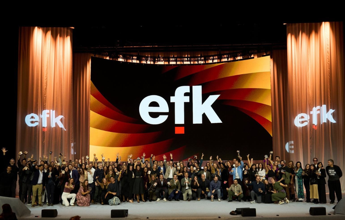 En el escenario, todos (o casi todos) los premiados de la noche.