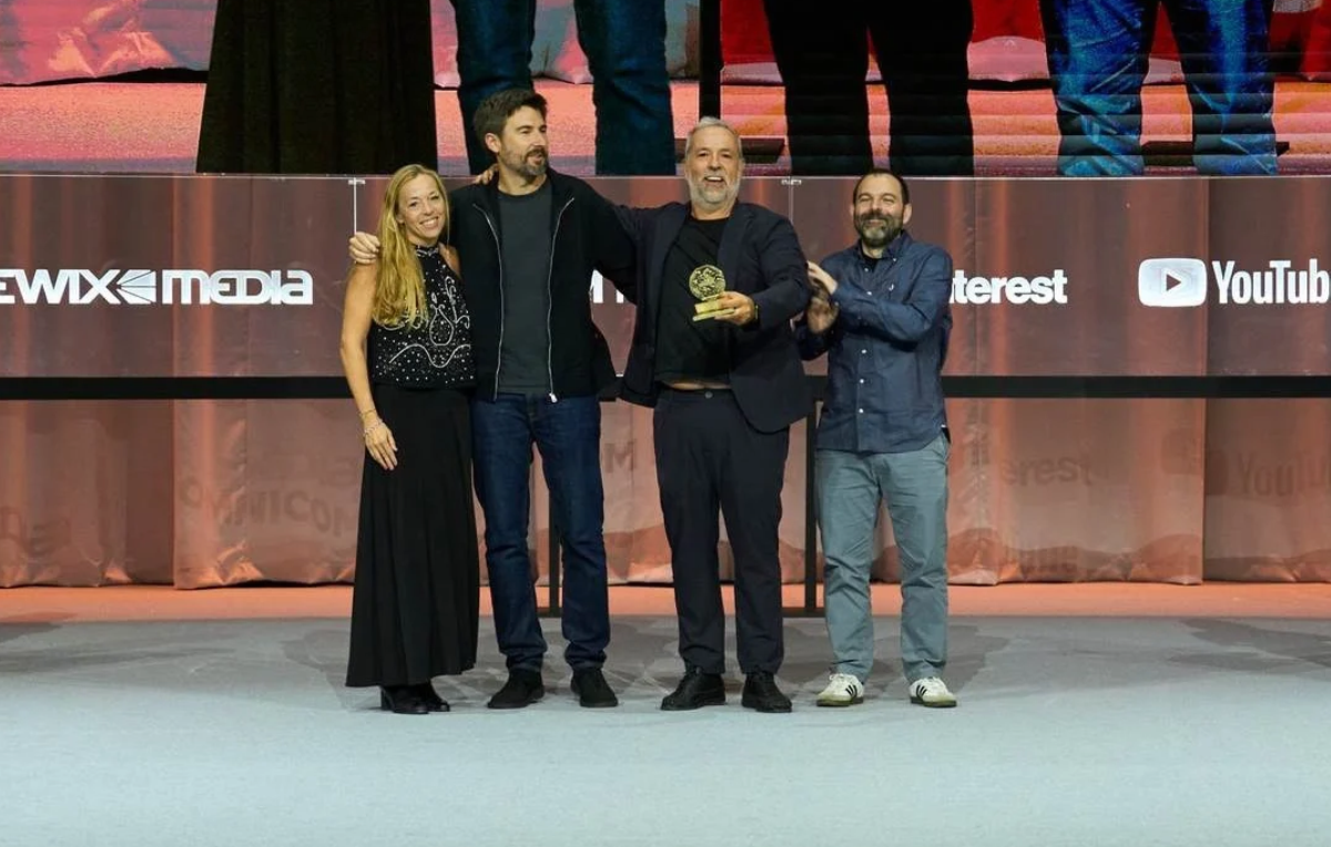 El equipo de OriolVillar recibe el premio de Agencia Creativa del Año, primera vez que consigue este galardón en el certamen.
