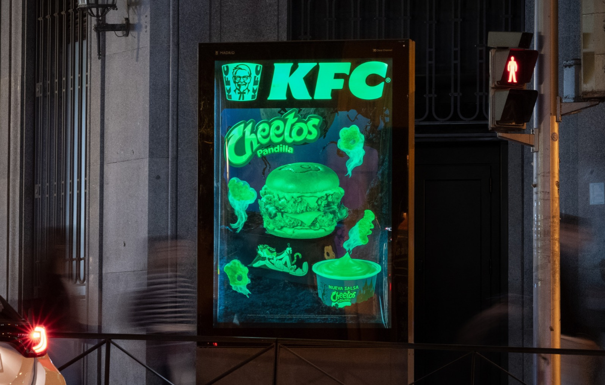 Un mupi, dos caras: KFC y Cheetos Pandilla juegan con la llegada de la noche