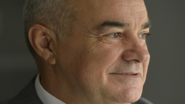 Alejandro de Vicente dejará la responsabilidad comercial de El Español, pero seguirá como vicepresidente