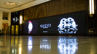 Clear Channel comercializa el espacio publicitario del mercado madrileño Platea
