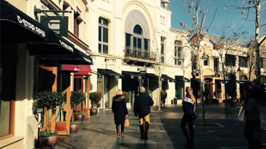 El propietario de Las Rozas Village y La Roca Village busca agencia digital mundial