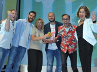 ‘Justino&#39;, &quot;una historia que no tiene callejones sin salida&quot;, da a Espa&#241;a su quinto gran premio en Cannes
