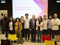 ¿Qué impacto tiene la tecnología en la sostenibilidad de la industria publicitaria?